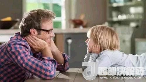 “你長大之后會變得非常忙，所以我希望你能在小時候停下來低頭聞聞花香，然后把花瓣和葉子放進你的小竹筐，在我們的客廳和院子里瘋跑。”