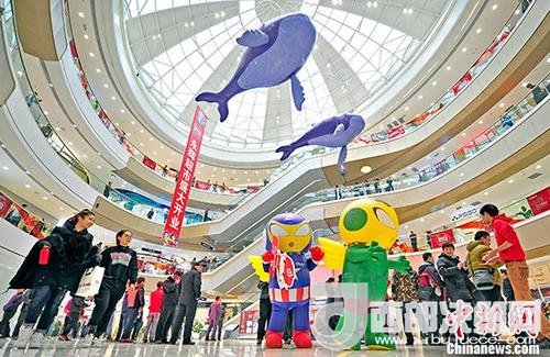 資料圖：購物商場(chǎng)。 <a target='_blank' >中新社</a>記者 佟郁 攝