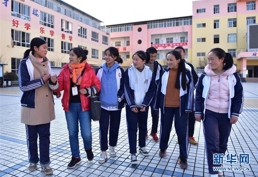 (決戰(zhàn)決勝脫貧攻堅(jiān)·圖文互動(dòng))(4)山上的放羊娃不見(jiàn)了——涼山教育扶貧斬?cái)嘭毨А按H傳遞”