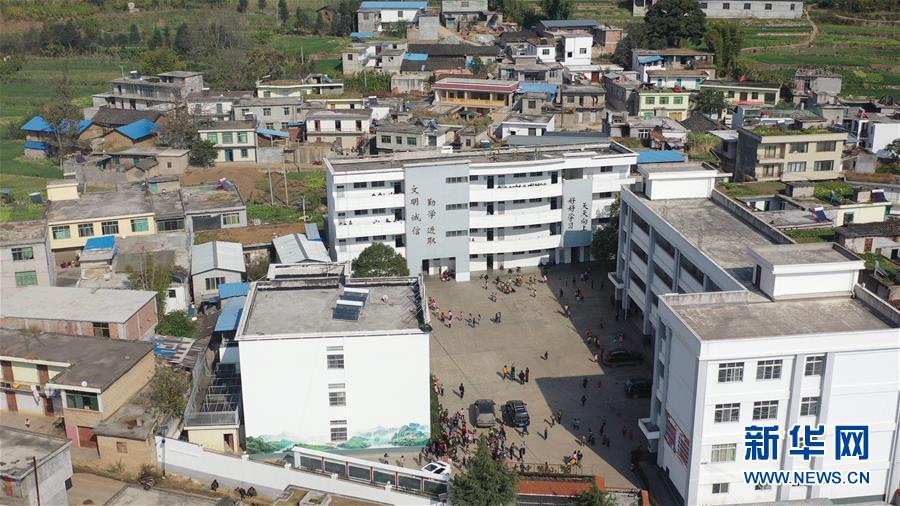 (決戰(zhàn)決勝脫貧攻堅(jiān)·圖文互動(dòng))(1)山上的放羊娃不見(jiàn)了——涼山教育扶貧斬?cái)嘭毨А按H傳遞”