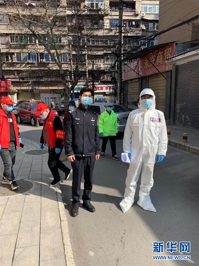 （習(xí)近平致敬的戰(zhàn)“疫”英雄·公安干警篇·圖文互動(dòng)）（6）他們，抗疫一線鑄警魂