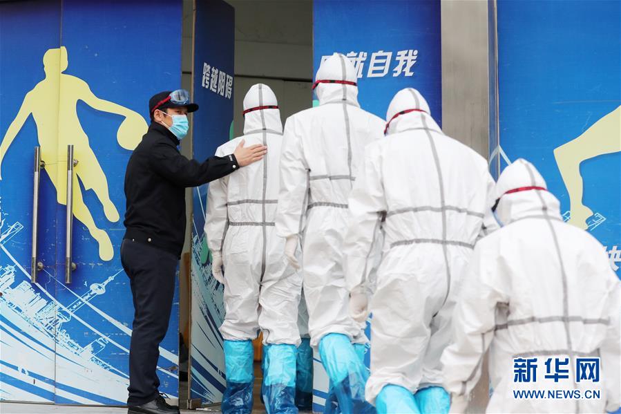 （習(xí)近平致敬的戰(zhàn)“疫”英雄·公安干警篇·圖文互動(dòng)）（2）他們，抗疫一線鑄警魂