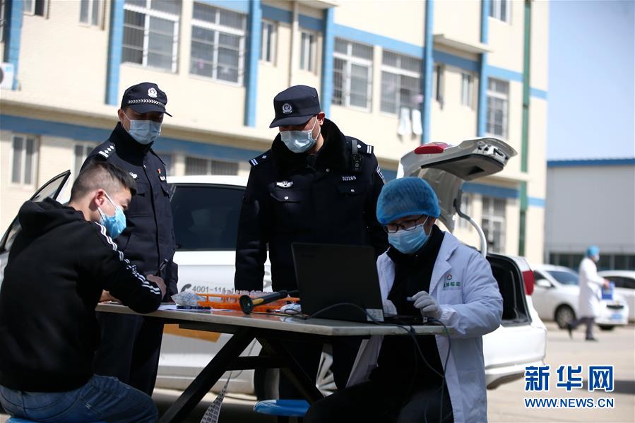 （習(xí)近平致敬的戰(zhàn)“疫”英雄·公安干警篇·圖文互動(dòng)）（3）他們，抗疫一線鑄警魂