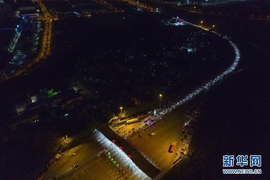 （新華全媒頭條·圖文互動(dòng)）（14）上下同心，守望相助——中國(guó)抗疫眾志成城的生動(dòng)實(shí)踐