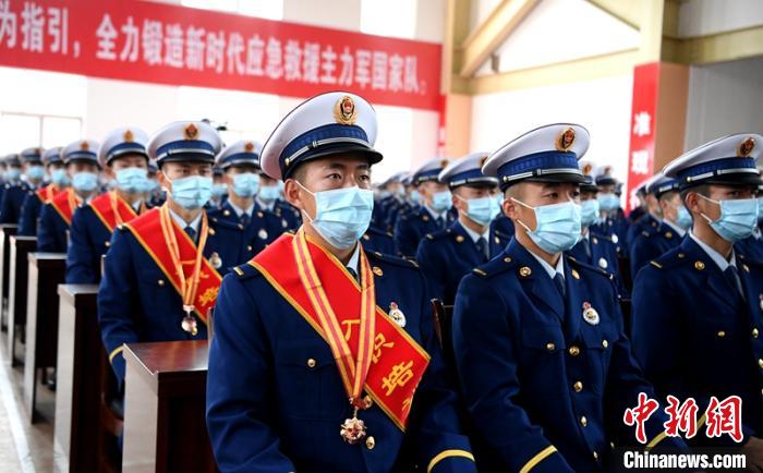 授銜表彰儀式現(xiàn)場?！⒅铱?攝