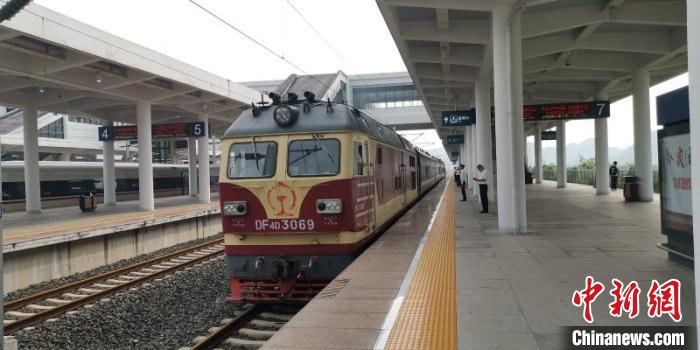 貴州省首條城際高速鐵路——安六鐵路開始聯(lián)調(diào)聯(lián)試。中國鐵路成都局集團(tuán)公司供圖