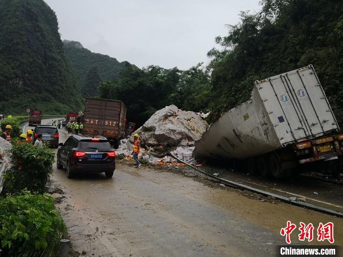 事故現(xiàn)場(chǎng)?！↑S鵬 攝