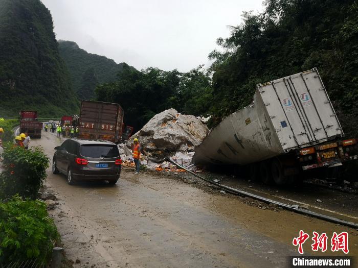 事故現(xiàn)場(chǎng)?！↑S鵬 攝