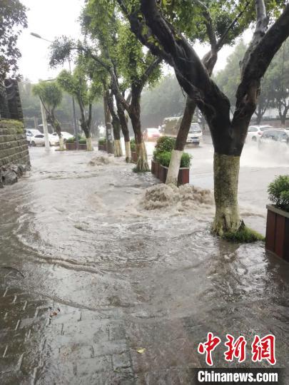 重慶發(fā)布多個(gè)洪水預(yù)警萬州區(qū)近萬人受災(zāi)