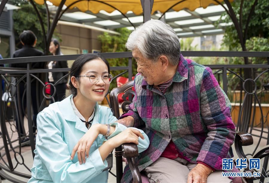 (新華全媒頭條·五中全會精神在基層·圖文互動)(3)奮發(fā)新青年 逐夢新征程——各地青年學習貫徹落實五中全會精神觀察